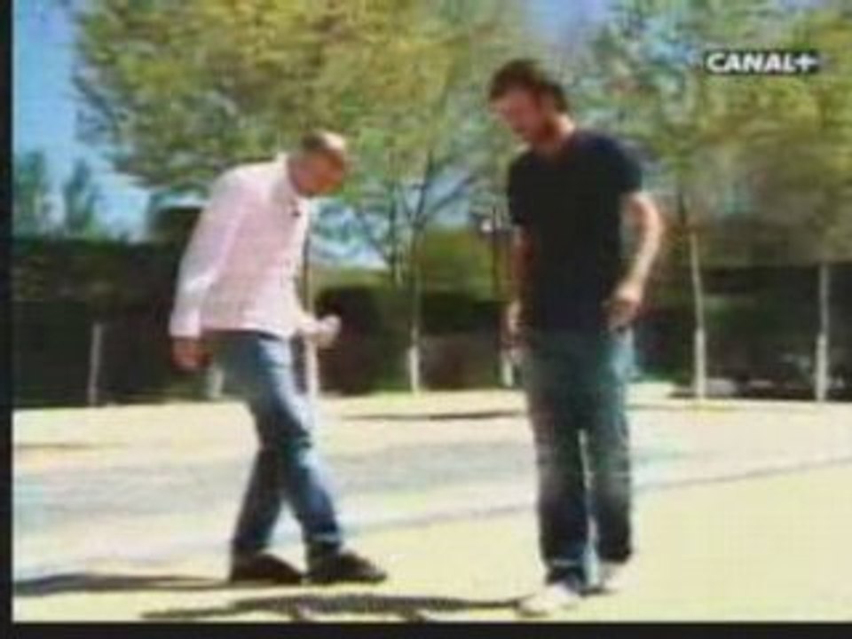 Zizou et Duga jouent à la pétanque