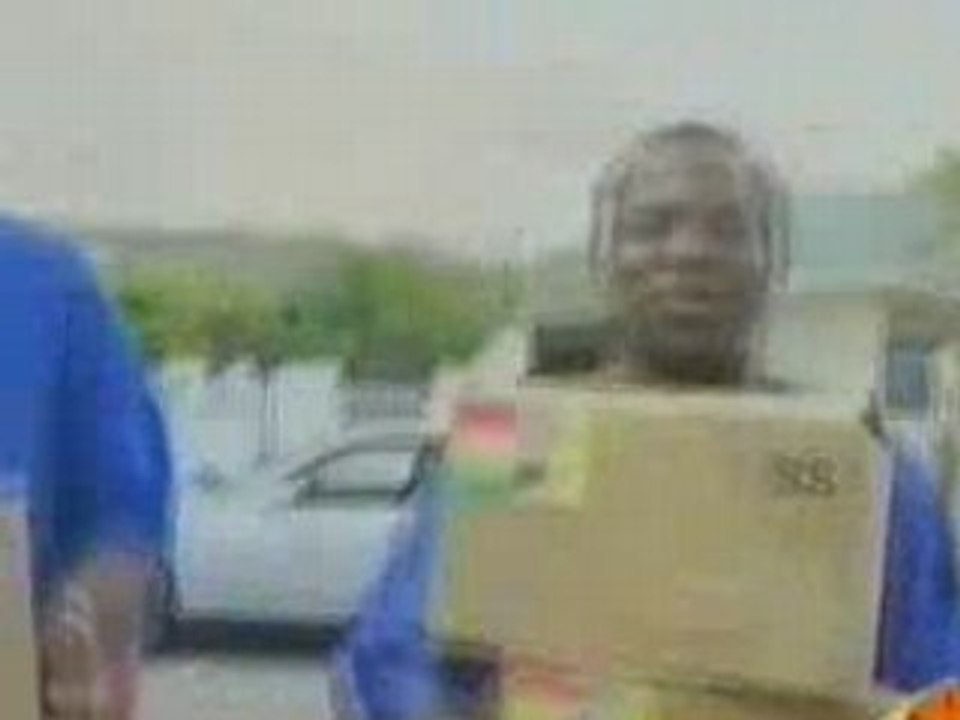 Chuck Fenda- Poor People Cry- (Blaze Riddim)- reggae ragga