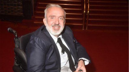 GALA VIDEO - Dominique Farrugia en fauteuil roulant, son coup de gueule cinglant à l’aéroport