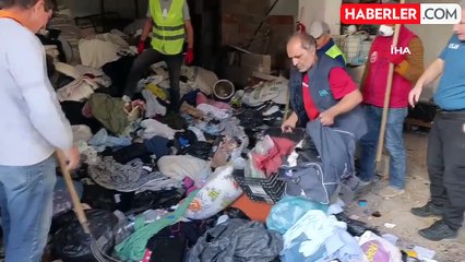 Manavgat'ta Çöp Evden 10 Kamyon Çöp Çıktı