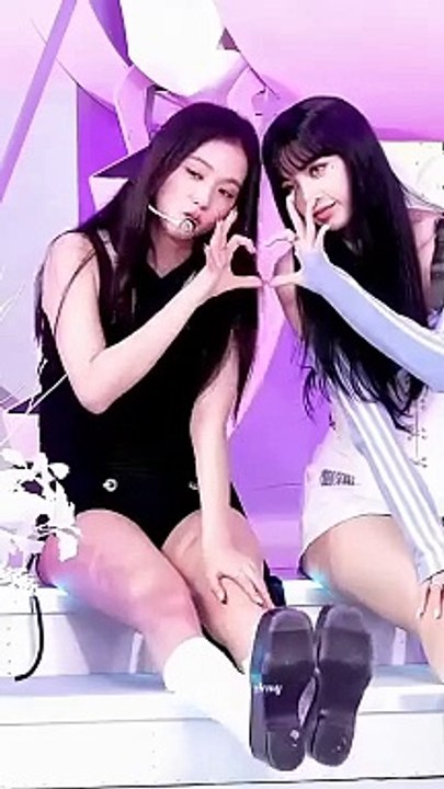 Jungkook_reaction_to_lisa,_jisoo_#ytshorts_#bts_#jungkook_#lisa_#jisoo_##blackpink