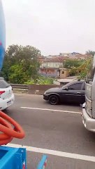 Homem enfrenta tiroteio no Rio a pé para chegar no trabalho: 'Isso é guerra!'