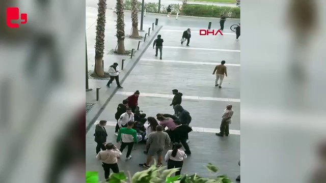 Alışveriş merkezinde 2 çocuk, güvenlik görevlisini bıçakladı