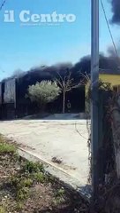 Brucia l'oasi delle farfalle, impressionante il fumo nero