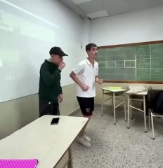 VÍDEO: Alunos de colégio argentino imitam provocação de atacante brasileiro na Libertadores e viralizam; assista