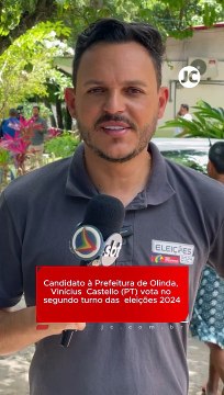 Candidato à Prefeitura de Olinda, Vinícius Castello (PT) vota no segundo turno das eleições 2024