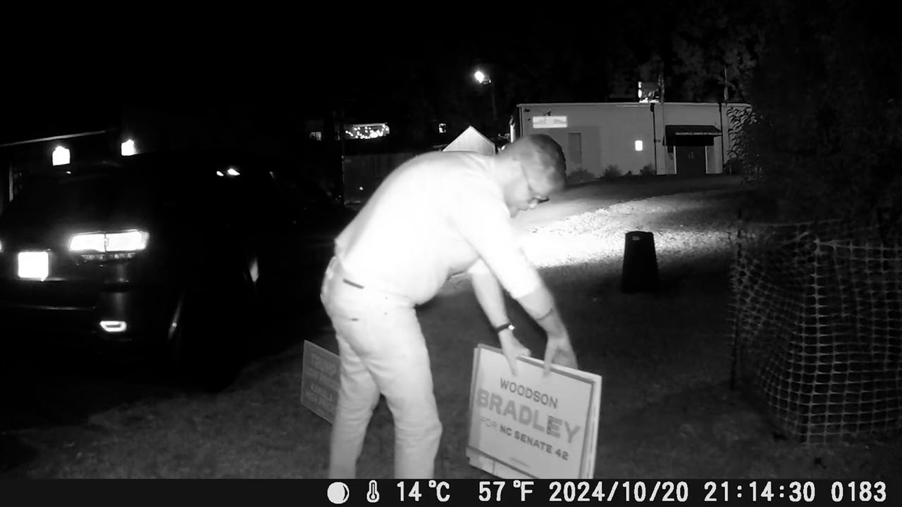 États-Unis : la guerre des vols de panneaux électoraux est déclarée