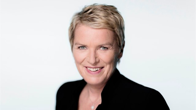 GALA VIDEO - Élise Lucet : pourquoi la journaliste réserve au restaurant “sous un autre nom” ?