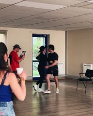 Selena Gómez y Edgar Ramírez bailando juntos