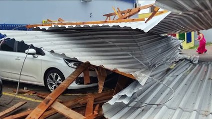 Telhado da Escola Municipal Hermes Vezzaro é arrancado com a força do vento