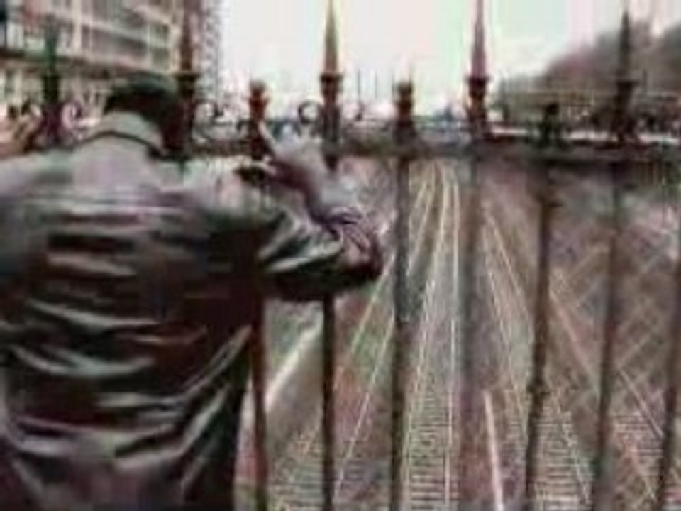 Dry - Tout Le Monde a Terre