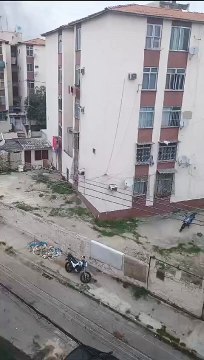 Moradores ouvem os tiros da polícia com Traficantes do Complexo de Israel no RJ