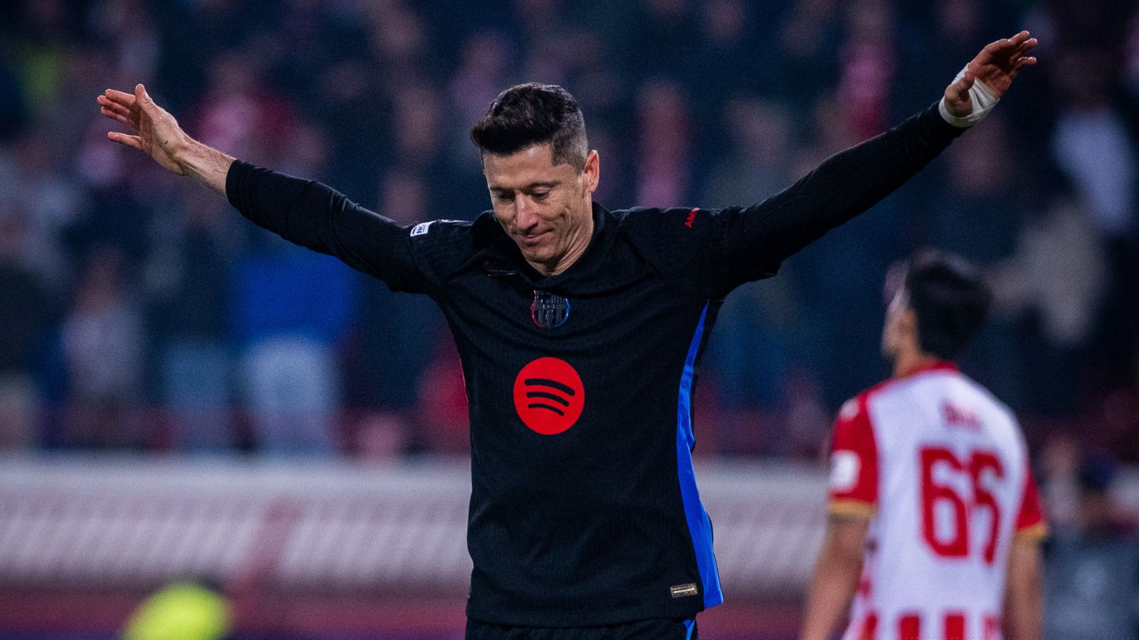 Robert Lewandowksi: 700 goals for LewanGOALski
