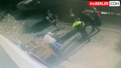 Trafikten Men Edilen Kadın, Polisi Motosikletini Tekmeleyerek Devrildi