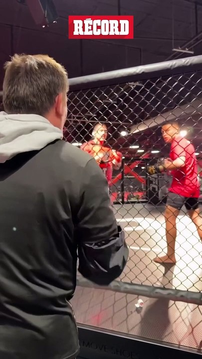 Ronaldo 'Lazy Boy' Rodríguez entrena boxeo con Julio César Chávez