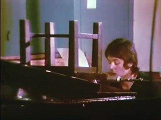 Paul McCartney and Wings - One Hand Clapping Teaser Oficial