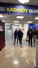 Antony koltuk değnekleriyle Kadıköy'den ayrıldı