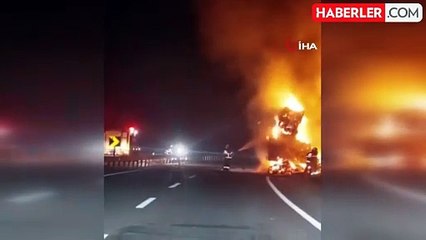 Çanakkale'de Seyir Halindeki Saman Yüklü Tır Yangın Çıkardı