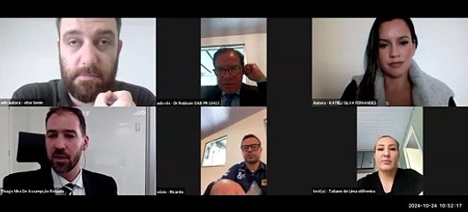 Réu se esconde embaixo de mesa para tentar enganar juiz em audiência