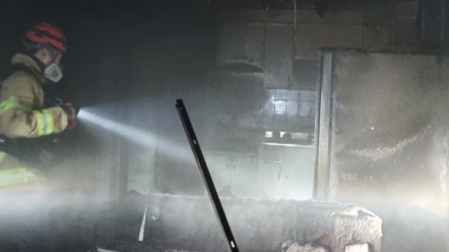 경주 다가구주택에서 불...60대 주민 병원 이송 / YTN