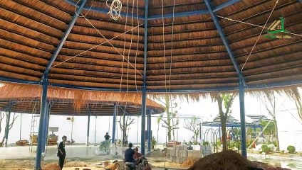 Thi công lợp mái lá Guột chống nóng cho nhà chòi bằng sắt tại bãi biển Hải Tiến -Tre trúc Ngọc Dương