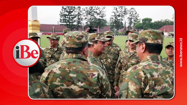 Presiden RI ke-8 Prabowo Subianto Ajak Para Anggota Kabinet Olahraga dan Latihan Baris Berbaris