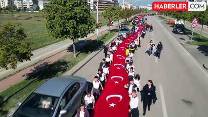 Bursa'da Öğrencilerden Teröre Lanet ve Cumhuriyet Yürüyüşü