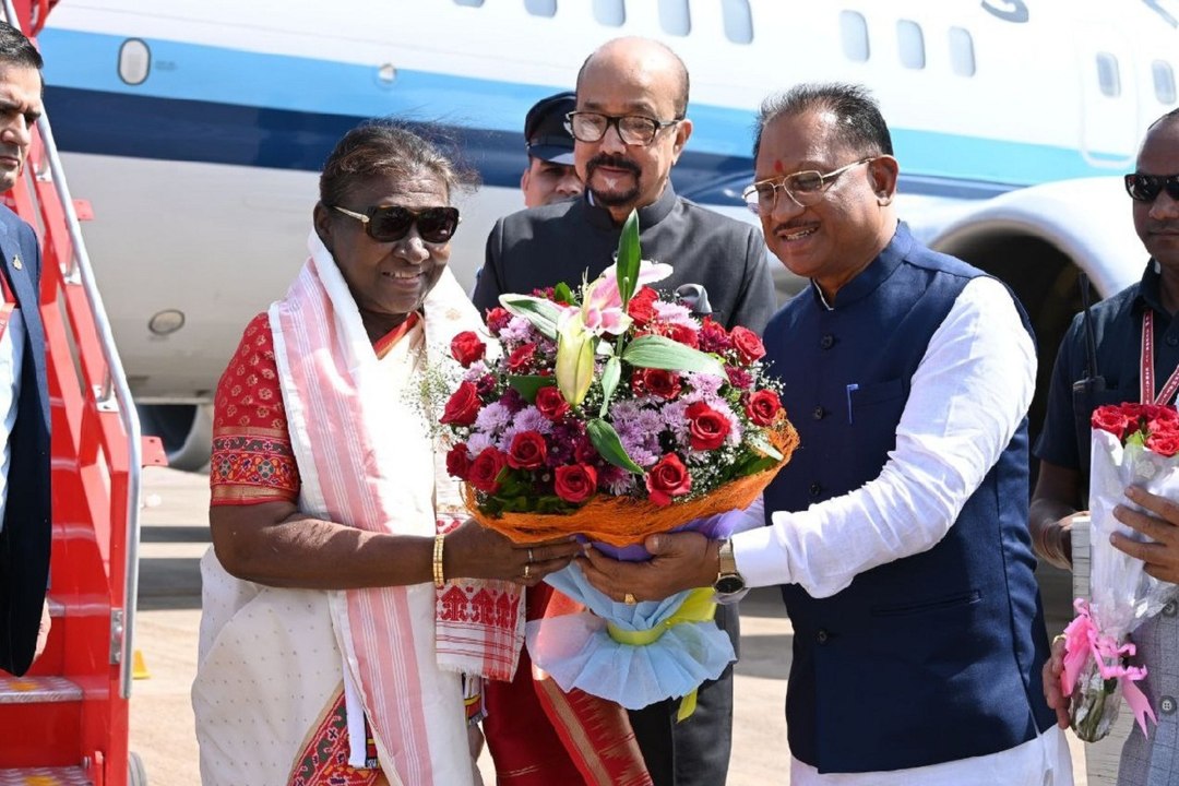 राष्ट्रपति द्रौपदी मुर्मू पहुंची रायपुर