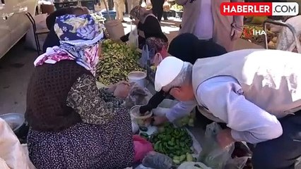 90 Yaşındaki Kadın Semt Pazarında Çalışıyor