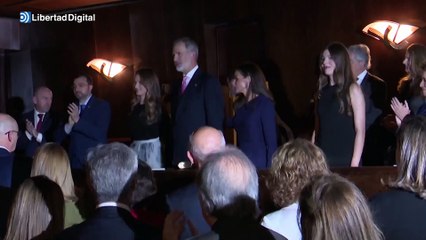 La Familia Real aclamada en el XXXII Concierto Premios Princesa de Asturias