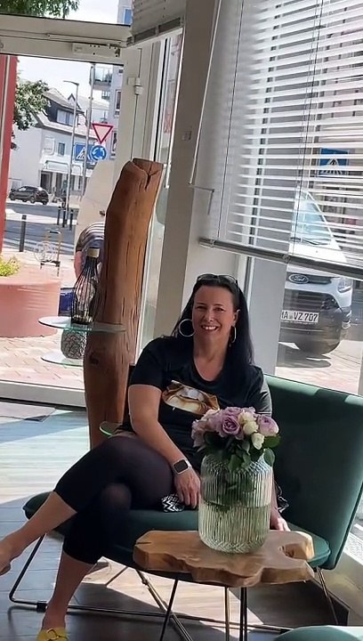 Imagine dein Friseur trägt R9 und schneidet dich #barber #friseur #skinfade #midfade #curlyhair #loc