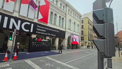 Un semáforo a ritmo de 'La Chica ye-yé' como homenaje a Concha Velasco en Valladolid