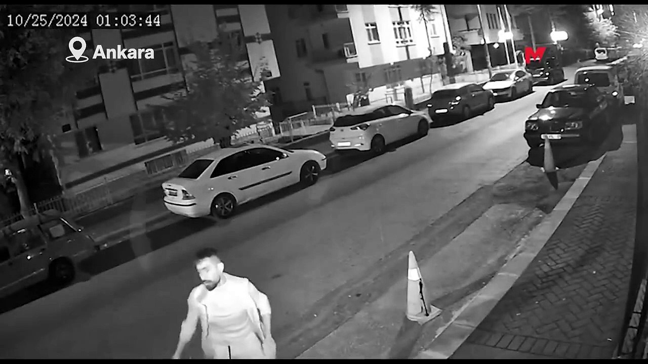 Ankara’da DEM Parti Genel Merkezi’ne gece saatlerinde yapılan saldırıda, saldırganın kapı ve camları kırıp içeri girdiği anlar güvenlik kameralarına yansıdı.