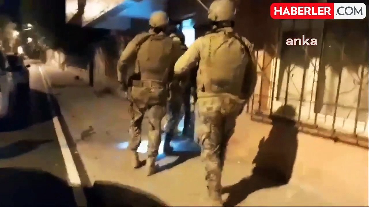 Askeri Kamuflaj Kıyafetiyle Toplu Taşımada Yakalandı