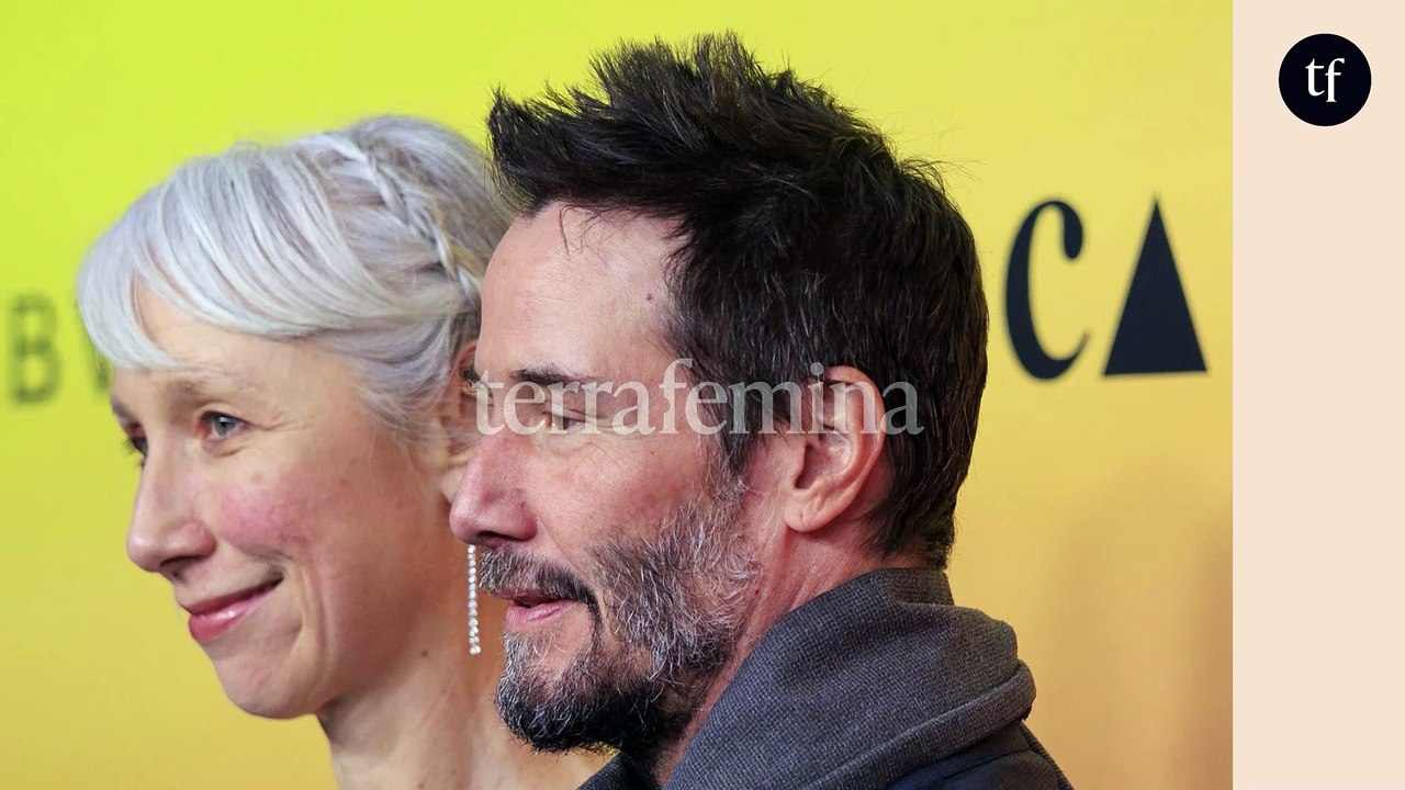 "Trop vieille" : la compagne de Keanu Reeves victime d'insultes sexistes