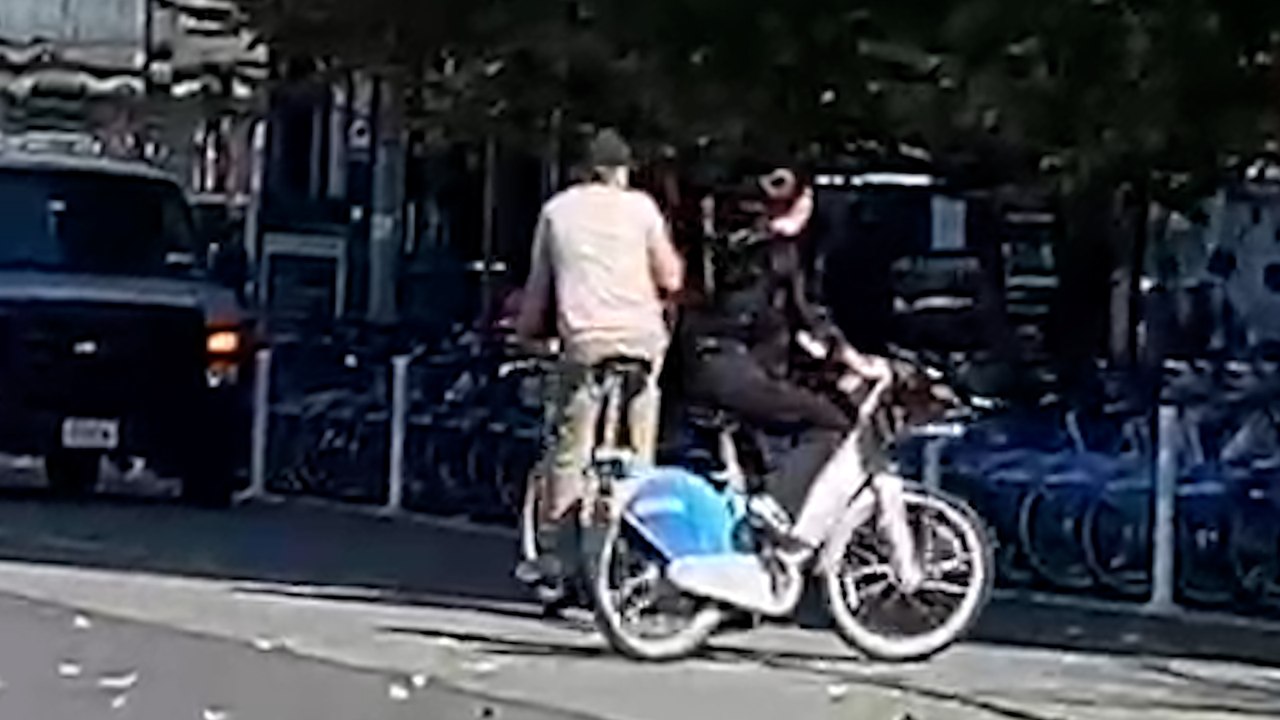 Leonardo DiCaprio mit Model-Freundin beim Radfahren durch New York City gesichtet