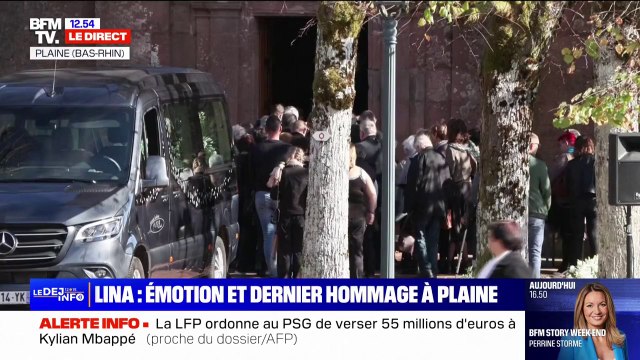 Obsèques de Lina: sa famille et son petit ami arrivent à l'église Saint-Arnould à Plaine