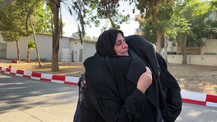 فلسطينيون يشيعون ذويهم الذين قتلوا في غارات إسرائيلية على خان يونس