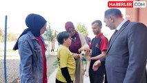 Düzce'deki Özel Eğitim Okuluna Yavru Köpek Yumak Teslim Edildi