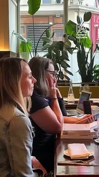 FEMME ACTUELLE : 10 lectrices ont rejoint la rédaction de Femme Actuelle pour une occasion particulière !