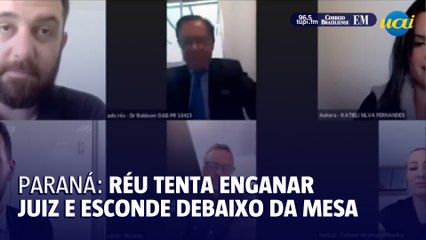 Réu se esconde embaixo de mesa para tentar enganar juiz em audiência