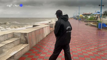 الإعصار دانا يضرب الساحل الشرقي للهند