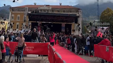 Il lancio del cappello: in piazza Fiera la festa di laurea per 550 studenti