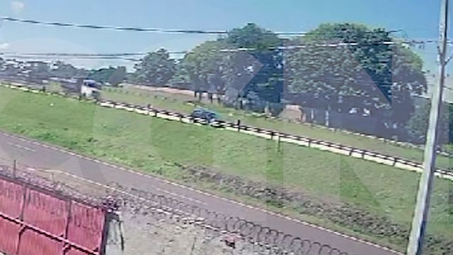 Câmera flagra acidente que deixou carros destruídos na PRc-467, em Cascavel