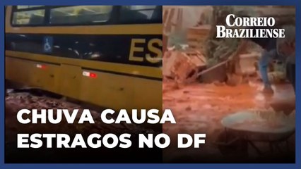 Casa é destruída e ônibus atola em lama após fortes chuvas