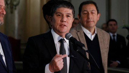 Abogada de Manuel Monsalve responde si el exsubsecretario salió de Chile