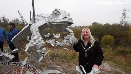 Metal artist Luke Perry unveils his frog sculpture in Walsall.