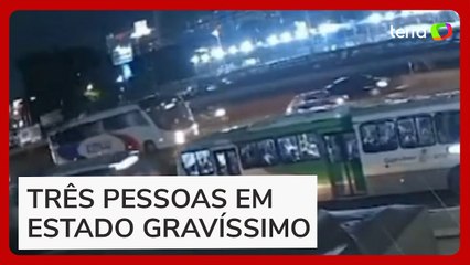 Câmera de segurança flagra acidente que deixou 32 feridos na grande São Paulo