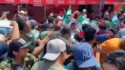 Video: Marcha por incremento de factura de luz, termina en enfrentamientos con otro grupo de vecinos