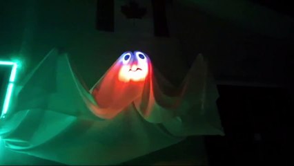 Morador de Chapecó une conhecimento em automação e criatividade para criar decoração de halloween